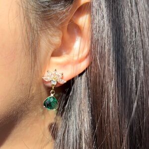 Beautiful Elegant Sparkly Leaf Emerald Teardrop Zircon Charm Dangle Earrings